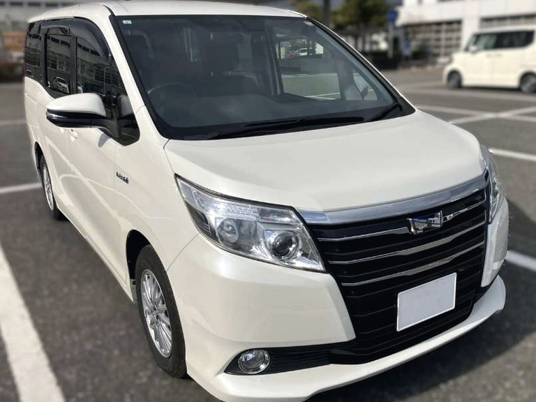 トヨタ ノア(ハイブリッド)